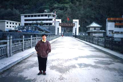 Nepal-China border bridge over Bhote Kosi river
