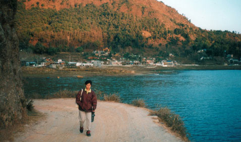 Dirt road around Phewa lake - Pokhara