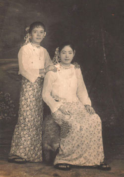 Myanmar ladies taking their photos in Yangon - before world war 2 time