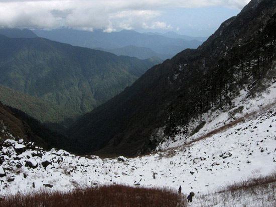 Getting down back to the camp from Phangran Razi mountain