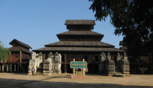 Old wooden monastery in Pakhan Gyi